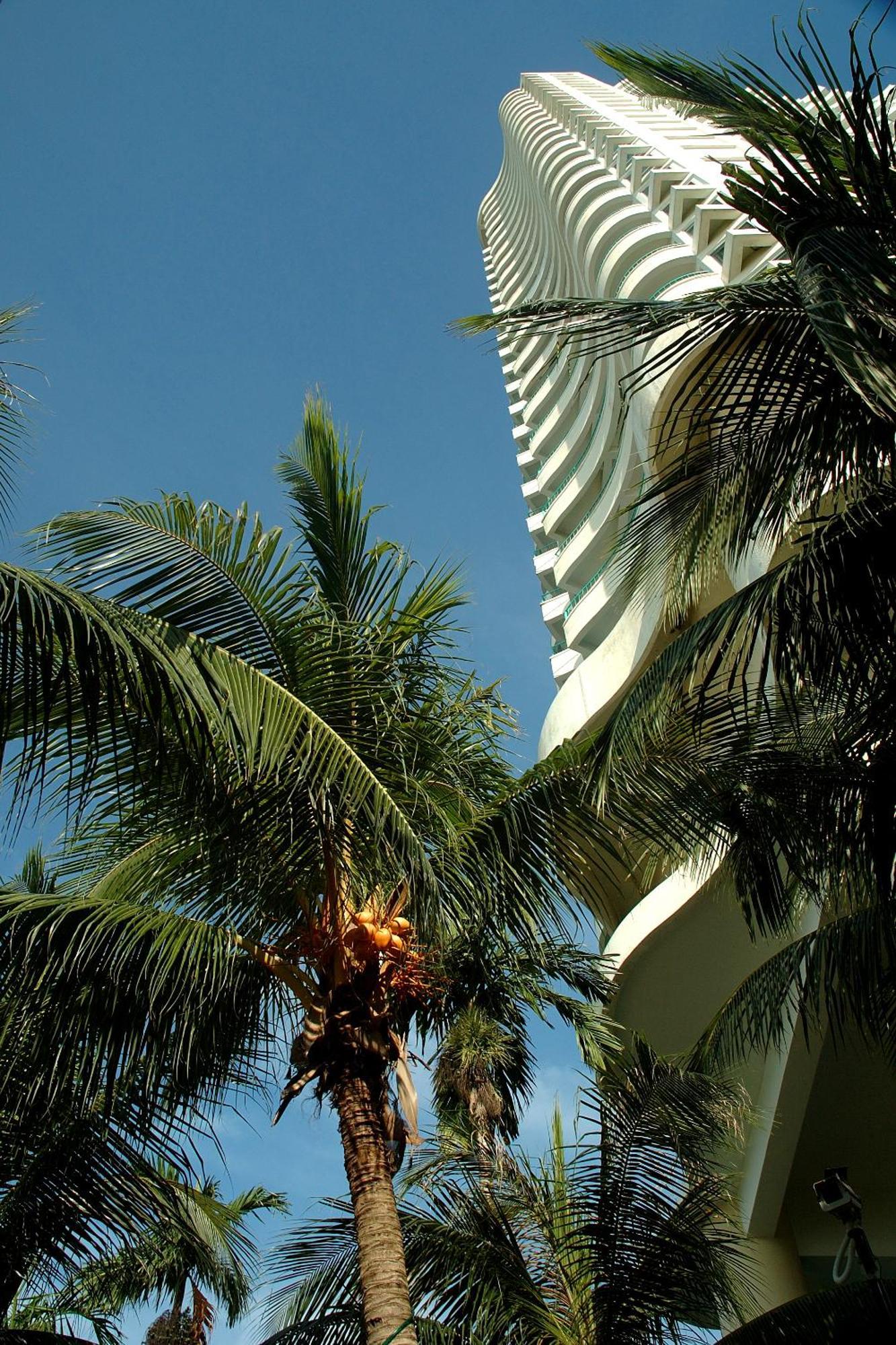 Rainbow Paradise Beach Resort Tanjung Bungah  Exterior photo