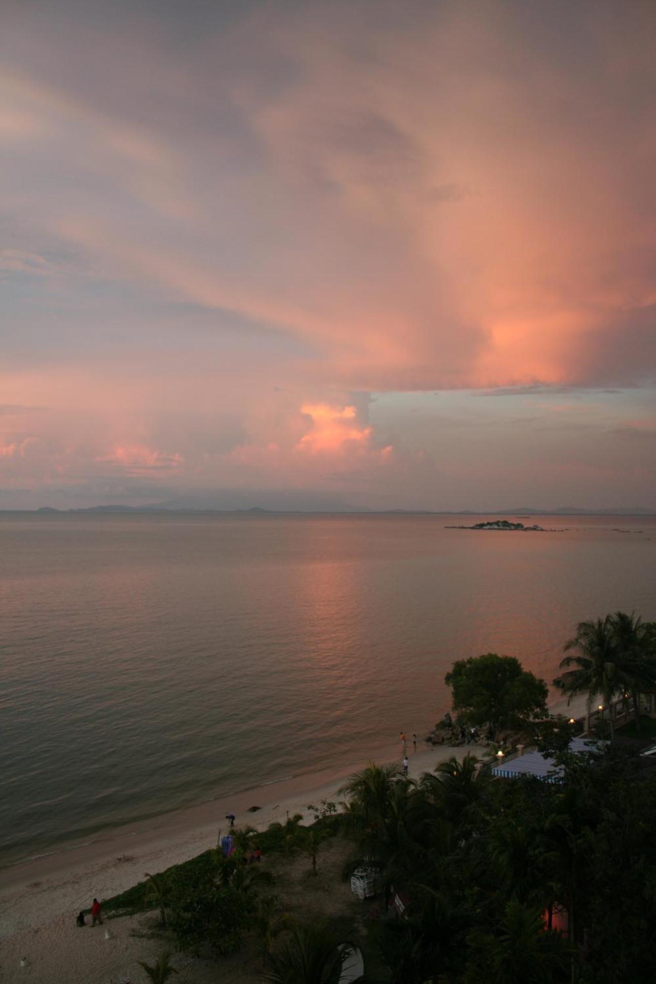 Rainbow Paradise Beach Resort Tanjung Bungah  Exterior photo