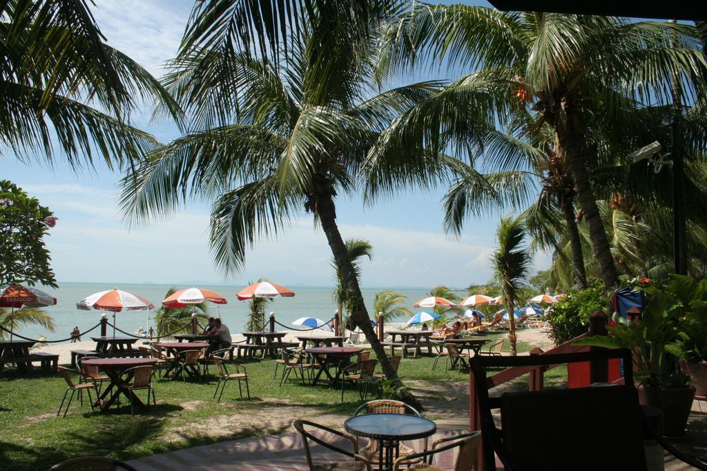 Rainbow Paradise Beach Resort Tanjung Bungah  Exterior photo